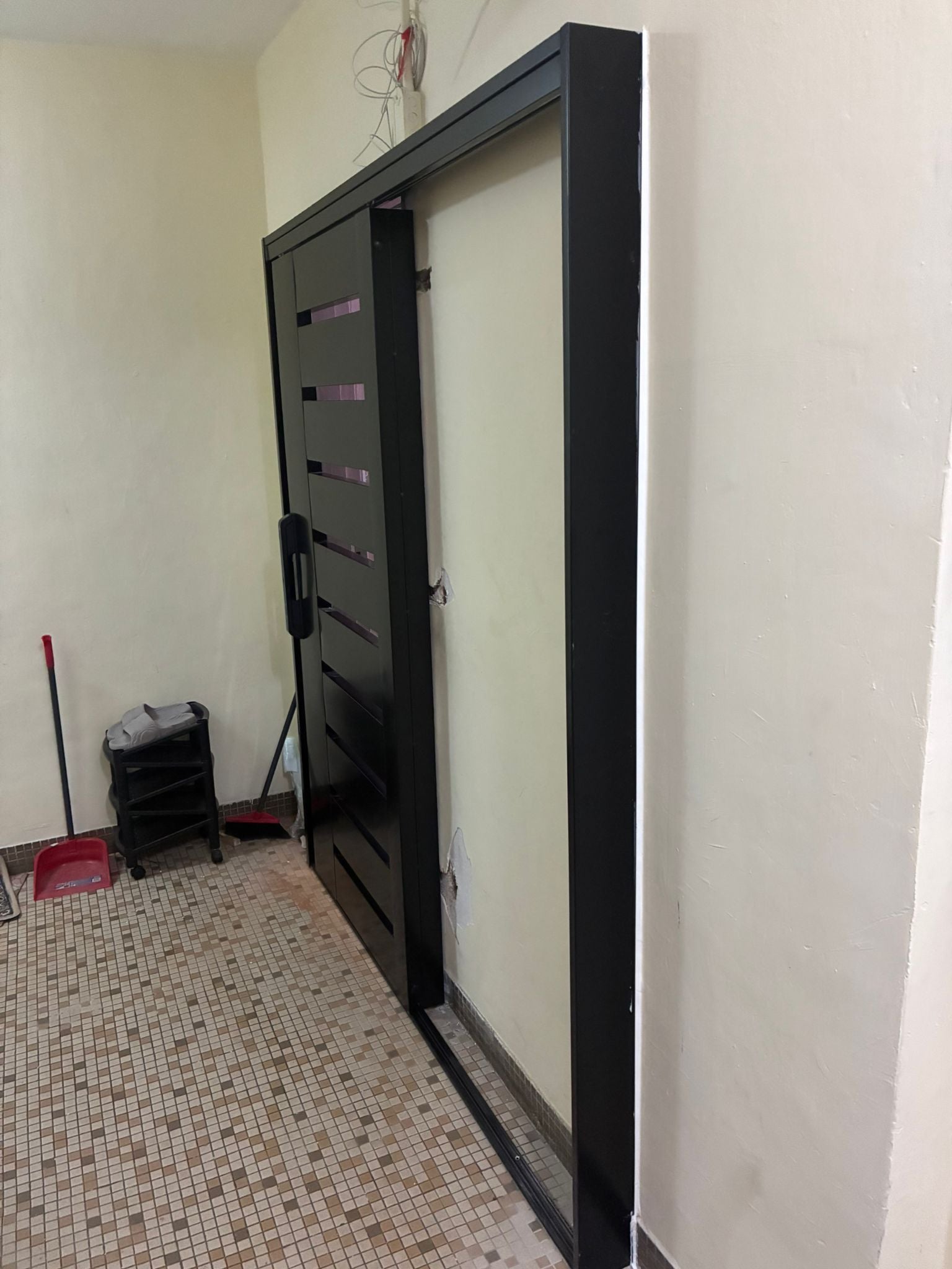 304鋼閘門 可製作成單趟鋼閘、半趟鋼閘、大細趟鋼閘、3趟鋼閘、鋼掩閘、和諧式