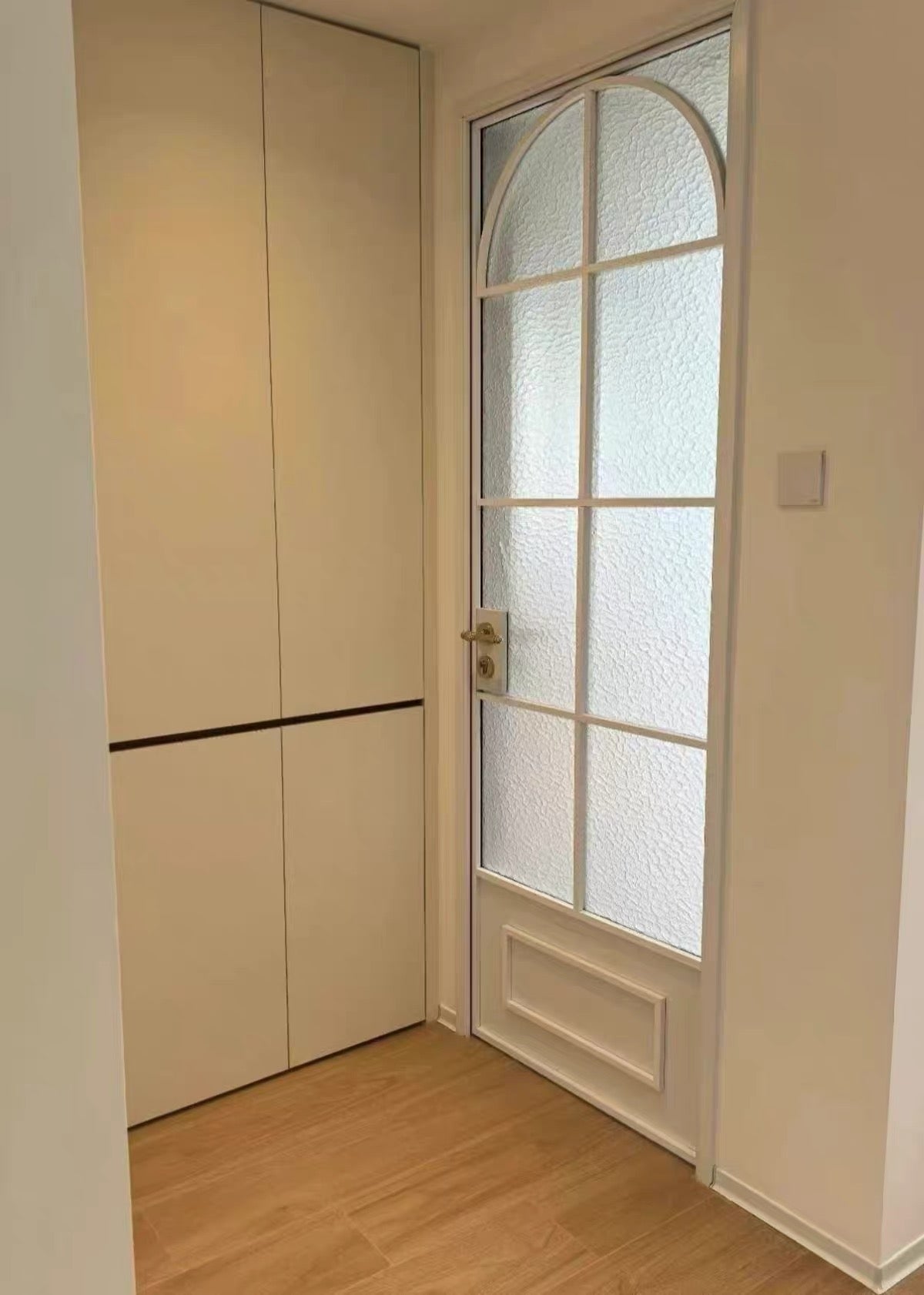 玻璃趟門，香港家居的空間美學藝術設計，本地門市自家工廠，可定製