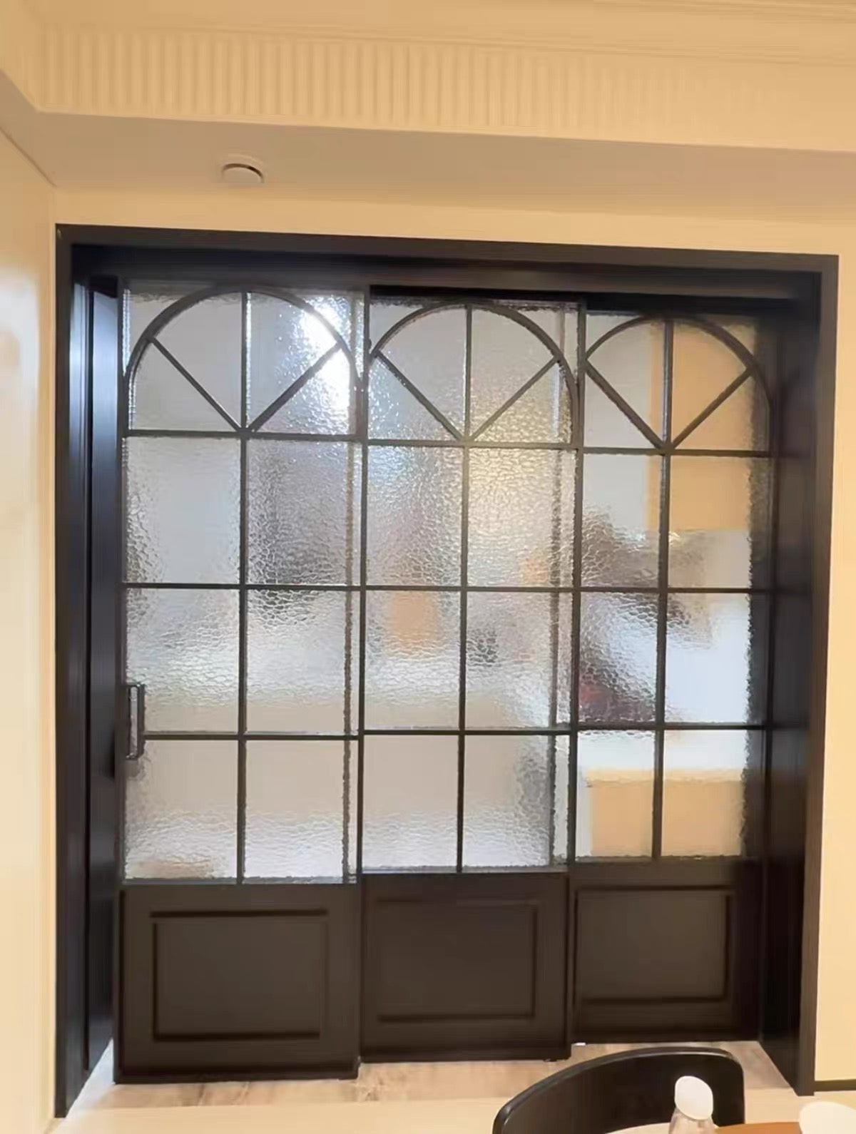 玻璃趟門，香港家居的空間美學藝術設計，本地門市自家工廠，可定製