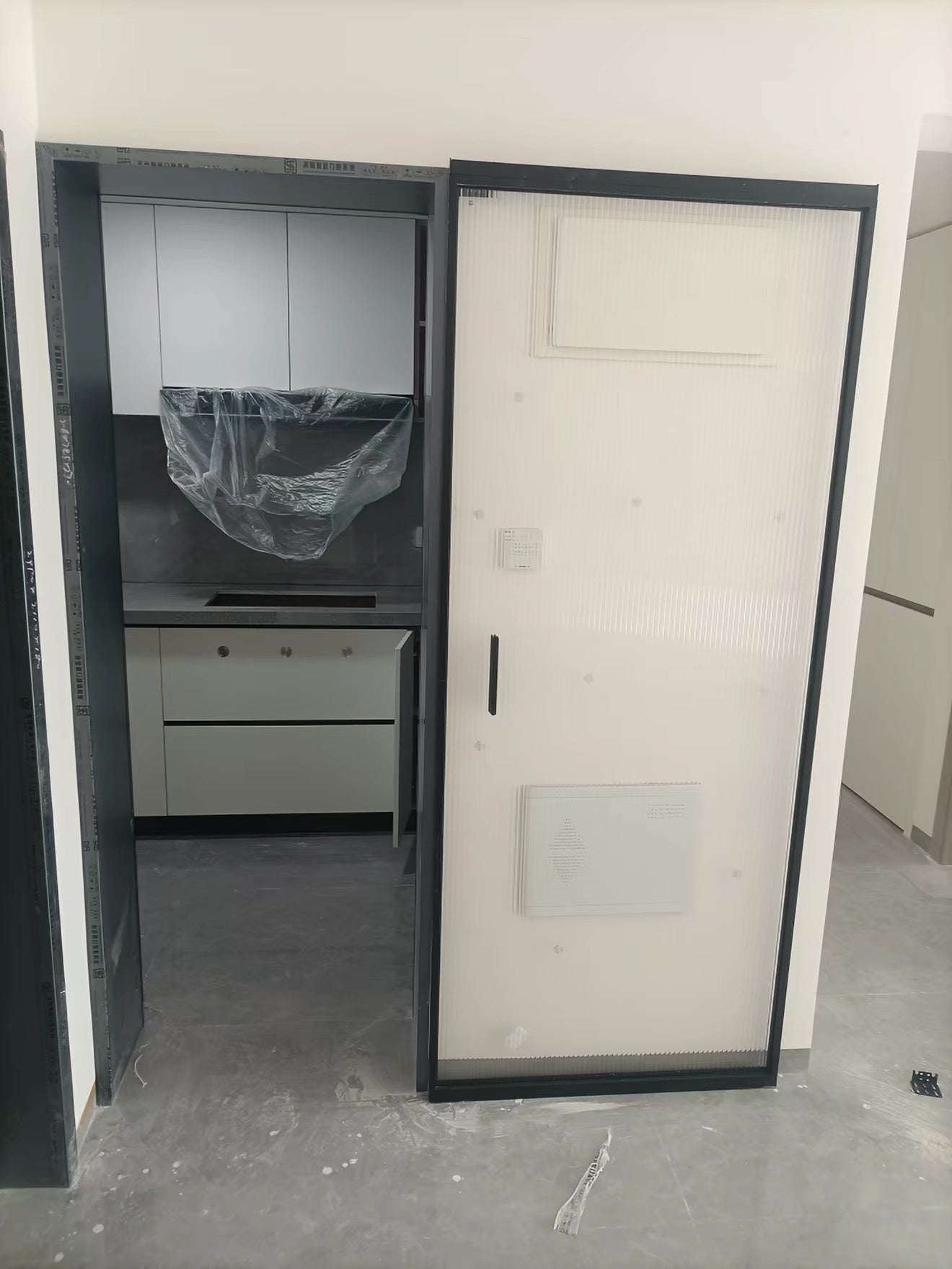 玻璃趟門，香港家居的空間美學藝術設計，本地門市自家工廠，可定製
